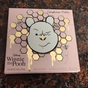 Winnie-the-Pooh Complexion Bronzer Highlighter Blush Face Makeup Palette NEW